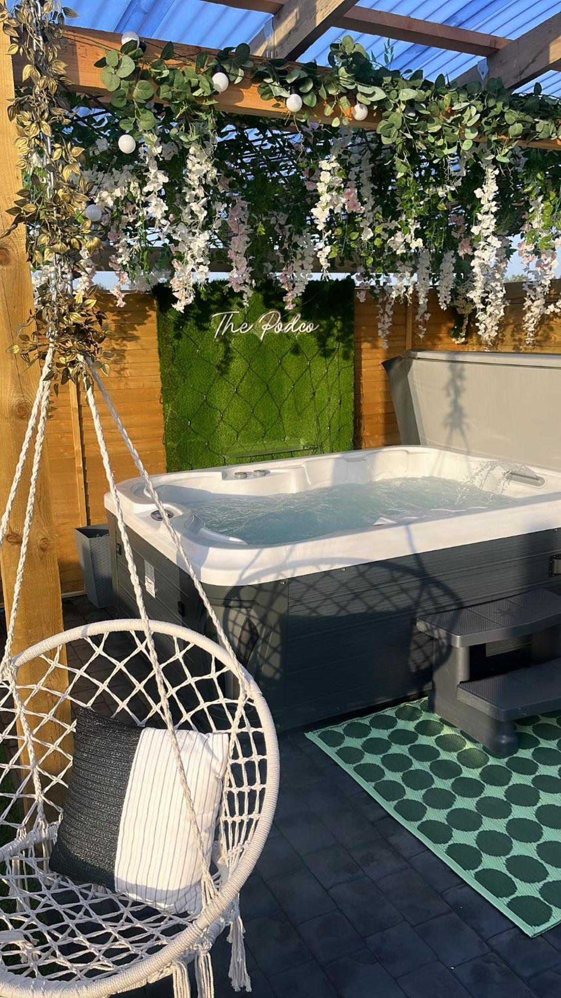 The Garden Pod With Private Hot Tub * Ballymagan