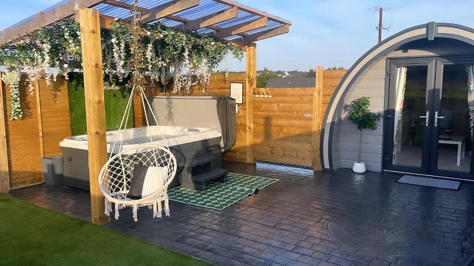 The Garden Pod With Private Hot Tub * Ballymagan